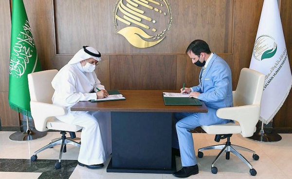 Advisor at the Royal Court and Supervisor General of KSrelief Dr. Abdullah Bin Abdulaziz Al Rabeeah and UN University for Peace Permanent Observer David Fernández Puyana signed the program at the center's headquarters in Riyadh.

