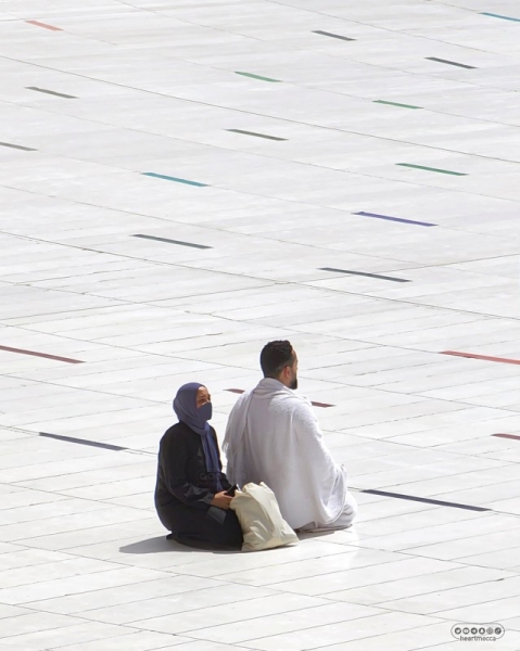 The Saudi photographer Abdul Rahman Al-Sahli, who made the headlines for his incisive and intricate pictures of a touching humane scene during the holy month of Ramadan, at the holy Haram, for an act that now wears a holy halo, opened up to the press on how he chanced upon these wonderful pictures by being at the right place, at the right time. (Pictures: @heartmecca)