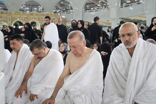 Turkish President performs Umrah