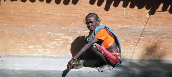 An elderly woman has her lunch in the sun at Adibasi Sahi, India. The extreme heat is impacting hundreds of millions of people in the country. — courtesy UNICEF/Soumi Das