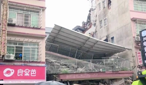 Five people have been pulled alive from the rubble of a collapsed building in central China.