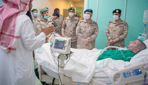 Chief of General Staff Lt. Gen. Fayyad Bin Hamed Al-Ruwaili, accompanied by the Commander of the Joint Forces Lt. Gen. Mutlaq Bin Salem Al-Azima, visited Monday the wounded personnel of the Armed Forces being treated at Prince Sultan Military Medical City.