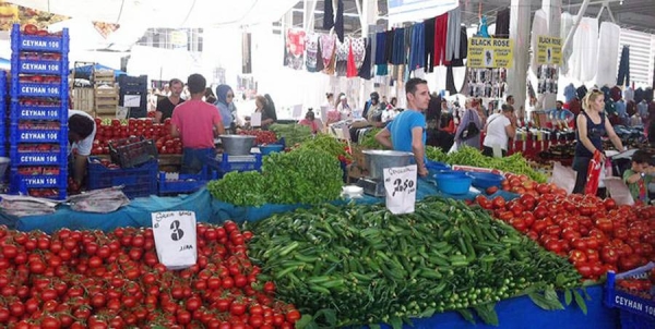 File photo of an Istanbul market. Consumer prices in Turkey soared nearly 70% in April from a year ago, hitting a two-decade high, official figures show.