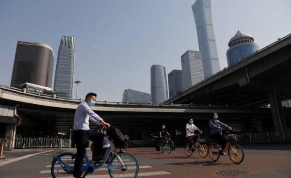 Beijing returns to work after 5-day break on high alert for COVID