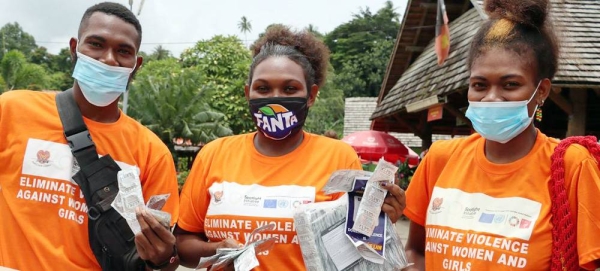 Peer educators from the Family Health Association distribute condoms and sexual and reproductive health information at Kokopo markets, East New Britain. — courtesy Spotlight Initiative/Rachel Donovan