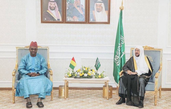 Minister of Islamic Affairs, Call and Guidance Sheikh Dr. Abdullatif Bin Abdulziz Al Al-Sheikh met here Wednesday with Minister of Religious Affairs of the Republic of Guinea-Conakry Karamu Gaoura.