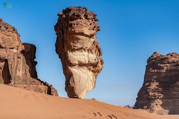 Hisma Desert, 500 million years old, is an open museum of rock formations, rare gharameel