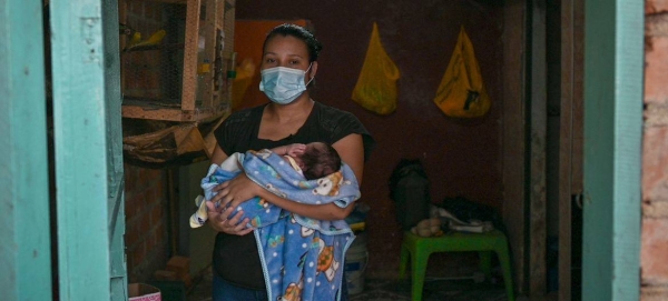 An indigenous woman and her child in Nariño in Colombia. In Latin America, indigenous peoples are among the poorest.