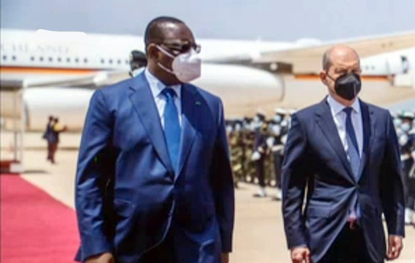 Senegalese President Macky Sall welcomes Germany's Chancellor Olaf Scholz in Dakar.