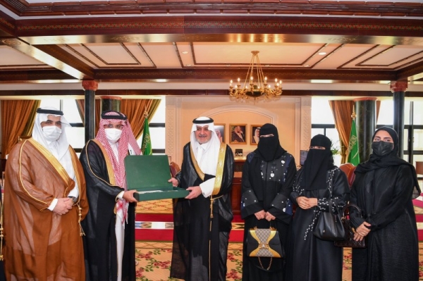 Emir of Tabuk Prince Fahd Bin Sultan lauded the remarkable achievements being made by the University of Tabuk in academic and research fields.