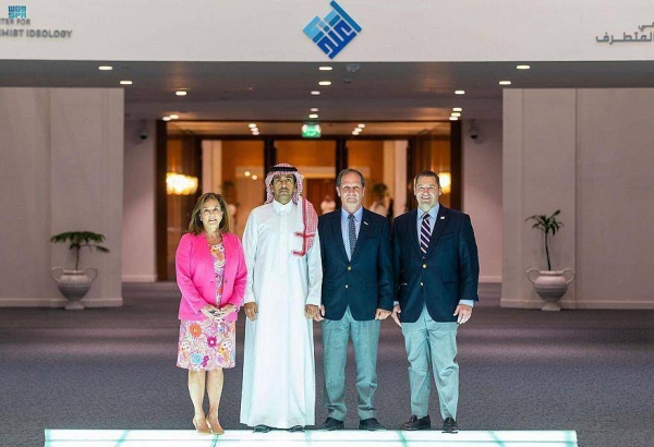 Secretary-General of Etidal Dr. Mansour Al-Shammari receives the US Congressional delegation in Riyadh.