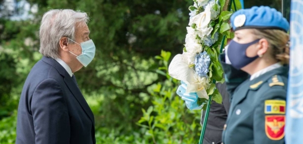UN Secretary-General António Guterres (left) attends a wreath-laying on the occasion of the International Day of United Nations Peacekeepers 2022.