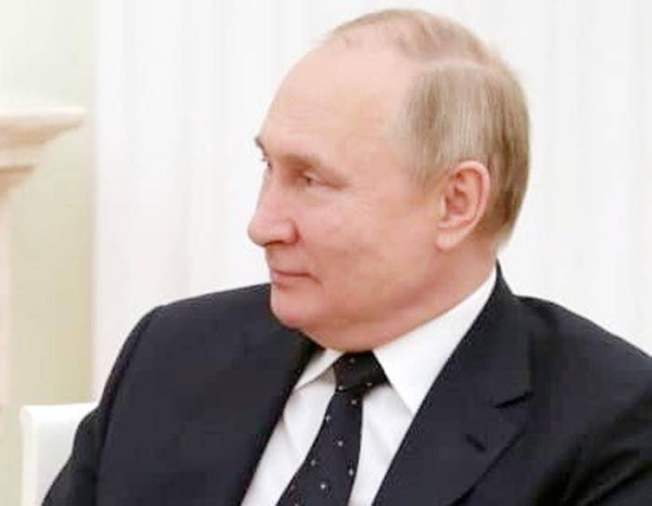 The leaders of France and Germany have urged Russia's Vladimir Putin to hold 