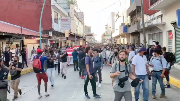 Members of the migrant caravan as they began their trek toward the US border.