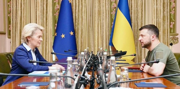 European Commission President Ursula von der Leyen, left, and Ukrainian President Volodymyr Zelenskyy addressing the press in Kiev.