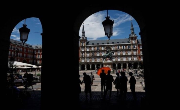 Spain swelters in hottest pre-summer heatwave for 20 years