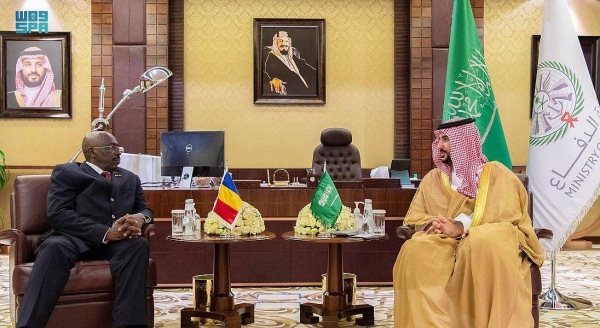 Prince Khalid bin Salman receives Chad's Minister of Defense Lieutenant General Daoud Yahya Ibrahim in Jeddah.