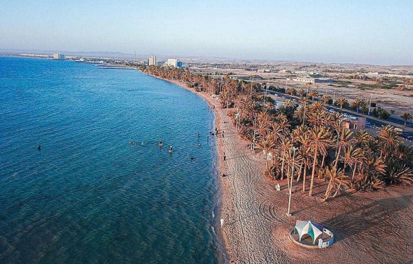 The beaches of Umluj governorate in Tabuk region in the northwestern Saudi Arabia are witnessing a large influx of citizens, residents and visitors to the governorate.