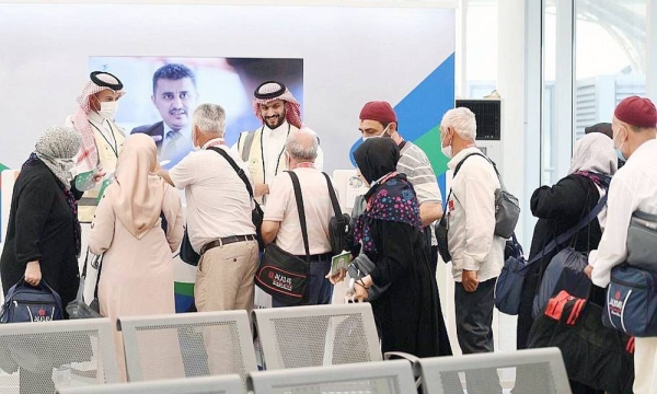 SFDA has prepared two awareness pavilions at King Abdulaziz International Airport in Jeddah and Prince Mohammed Bin Abdulaziz Airport in Madinah to implement its awareness programs to measure the awareness of pilgrims and provide instructions to ensure that they follow a healthy behavior from the moment of their arrival.
