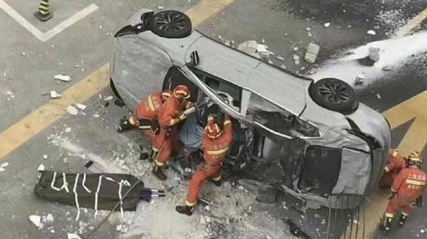 One social media user posted a photo, apparently taken from a nearby building, marking with a red circle the window from which the car fell.