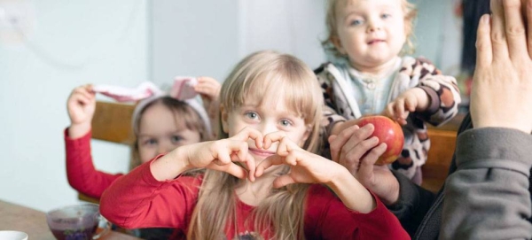 Andrii, Oksana and their three daughters live in two rooms at a housing facility of a natural reserve in Ukraine, which was turned into an accommodation centre for internally displaced persons. — courtesy IOM/Ivan Riznyk