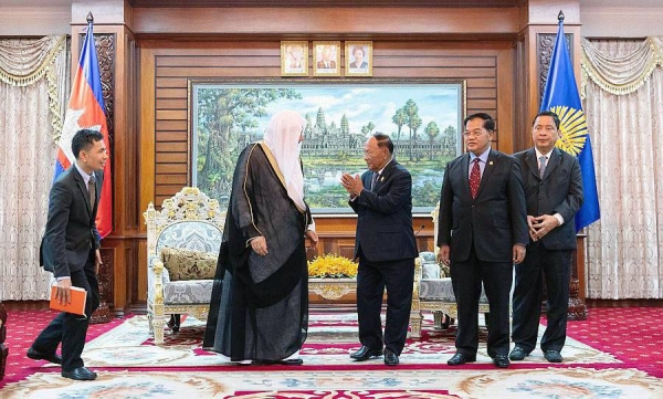 Secretary-General of the Muslim World League (MWL) and Chairman of the Muslim Scholars Association Sheikh Dr. Mohammed Bin Abdul Karim Al-Issa has visited Cambodia within the framework of MWL's mission to promote coexistence and tolerance among societies.