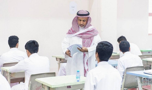 As many as 4,980,229 male and female students in public and private schools started taking the exams for the third semester of the year 1443 AH, which will continue until next Wednesday.
