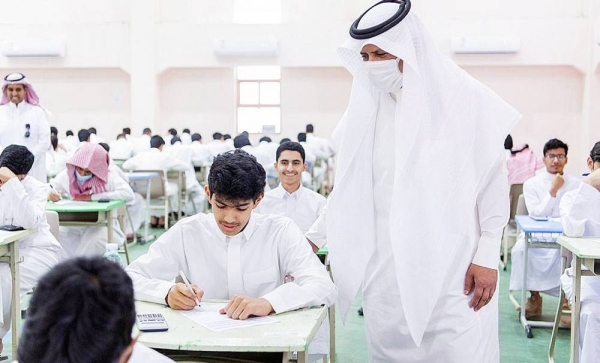 As many as 4,980,229 male and female students in public and private schools started taking the exams for the third semester of the year 1443 AH, which will continue until next Wednesday.
