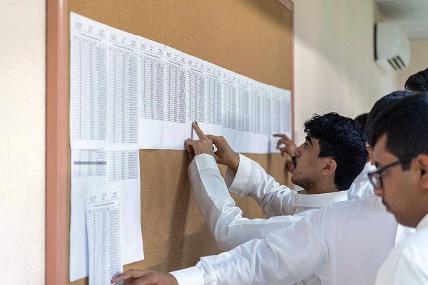 As many as 4,980,229 male and female students in public and private schools started taking the exams for the third semester of the year 1443 AH, which will continue until next Wednesday.
