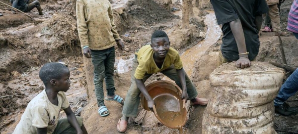 Children at work mining for gold in Luhihi village, South Kivu Province in DRC. — courtesy UNICEF/Patrick Brown