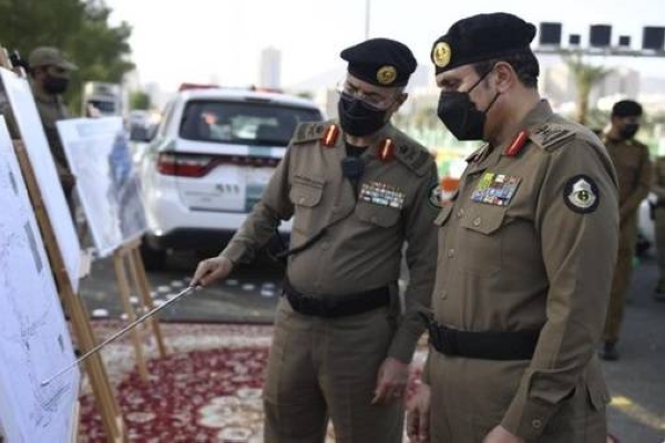 Lt. Gen. Muhammad Al-Bassami, director of Public Security and chairman of the Hajj Security Committee, inspects Command of the Hajj Security Forces at the Holy Sites on Wednesday.