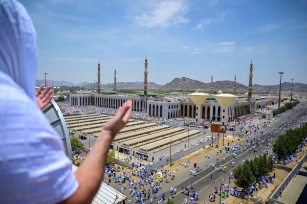 Marking the climax of the annual pilgrimage of Hajj, around one million pilgrims ascended on Friday the vast plains of Arafat. Pilgrims in seamless white clothes - resembling a white sea of humanity -started their ritual of standing at Arafat, the most important pillar of Hajj, this afternoon. 