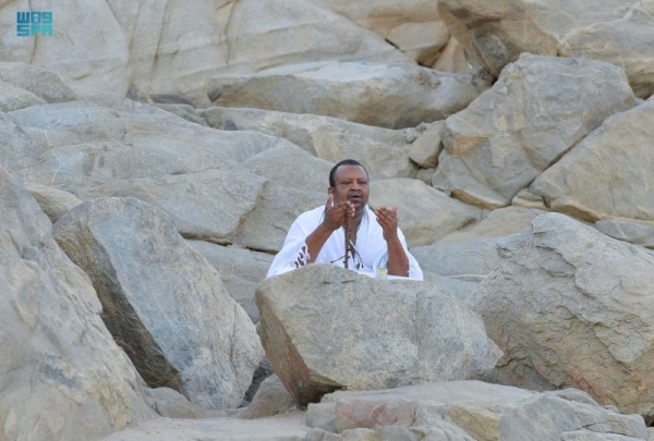 Marking the climax of the annual pilgrimage of Hajj, around one million pilgrims ascended on Friday the vast plains of Arafat. Pilgrims in seamless white clothes - resembling a white sea of humanity -started their ritual of standing at Arafat, the most important pillar of Hajj, this afternoon. 