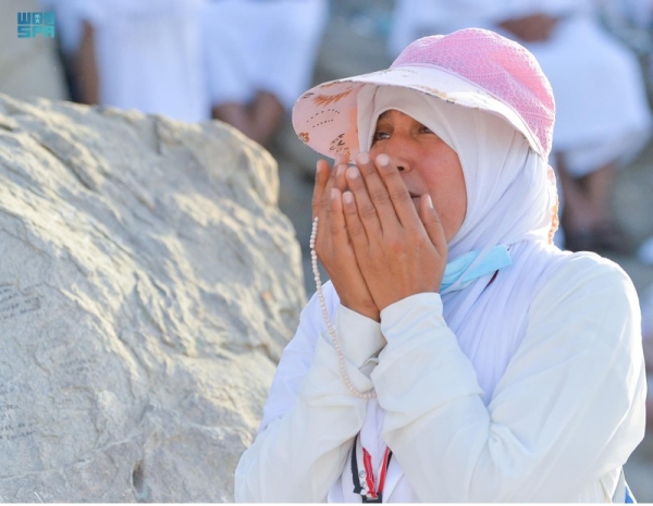 Marking the climax of the annual pilgrimage of Hajj, around one million pilgrims ascended on Friday the vast plains of Arafat. Pilgrims in seamless white clothes - resembling a white sea of humanity -started their ritual of standing at Arafat, the most important pillar of Hajj, this afternoon. 