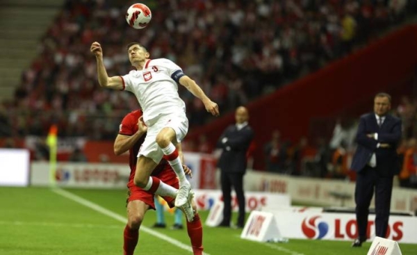 Barcelona makes offer to Bayern for Lewandowski