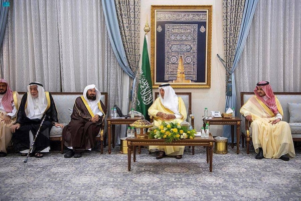 On behalf of the Custodian of the Two Holy Mosques King Salman, Prince Khalid Al-Faisal, the advisor to the Custodian of the Two Holy Mosques and Governor of Makkah region handed over the Kiswa of the holy Kaaba to the Chief Guardian of the Holy Grand Mosque, Dr. Saleh bin Zain-ul-Abidin Al-Shaibi at the headquarter of Makkah Municipality in the holy site of Mina.