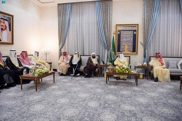 On behalf of the Custodian of the Two Holy Mosques King Salman, Prince Khalid Al-Faisal, the advisor to the Custodian of the Two Holy Mosques and Governor of Makkah region handed over the Kiswa of the holy Kaaba to the Chief Guardian of the Holy Grand Mosque, Dr. Saleh bin Zain-ul-Abidin Al-Shaibi at the headquarter of Makkah Municipality in the holy site of Mina.