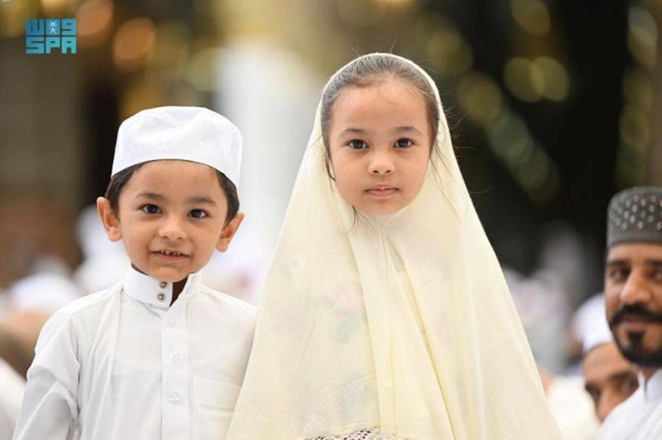 Several batches of Hajj pilgrims are arriving in Madinah on a daily basis to visit the Prophet’s Mosque and greet the Prophet (peace be upon him) as their last destination in the Kingdom before departure to their homeland.