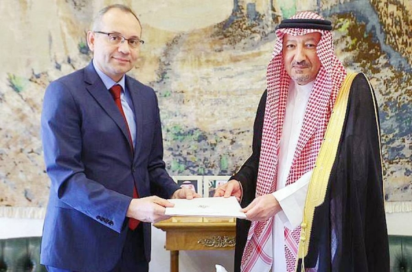 Custodian of the Two Holy Mosques King Salman has received a letter from President Kais Saied of the Republic of Tunisia.