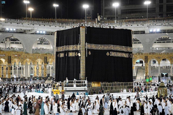 Kaaba gets new Kiswa