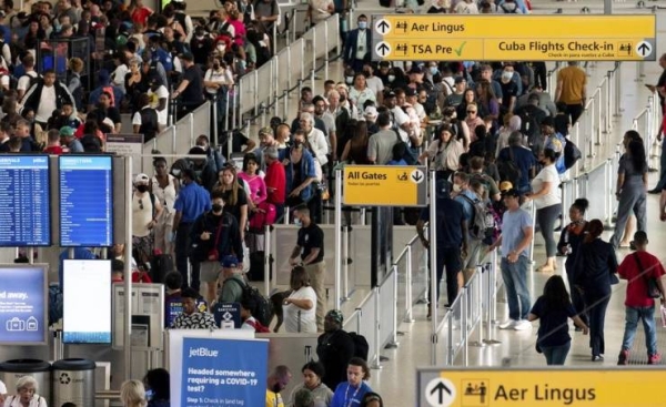 Storms ground US air travelers as airlines cancel flights