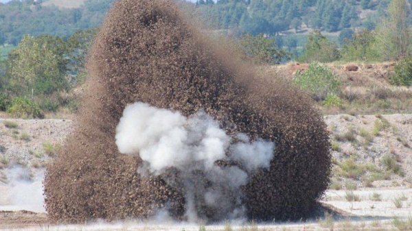 Image shows bomb detonationImage source, Italian army.