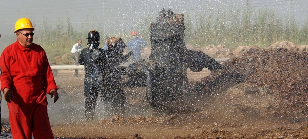 Oil engineers spray water to cool off oil wells in northern Iraq. (file).