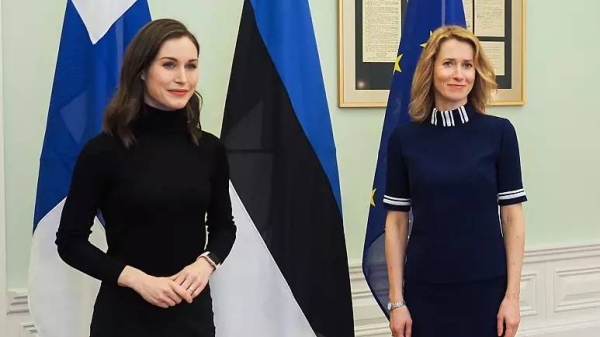 Finnish PM Sanna Marin (L)and Estonian PM Kaja Kallas (R) meet in Tallinn, 7 March 2022.
