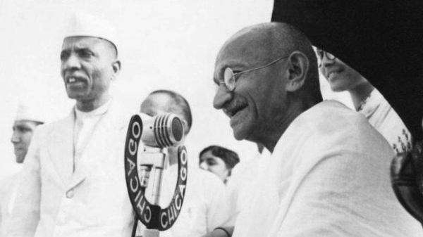 Netaji Subhas Chandra Bose at a pro-Independence meeting with other leaders