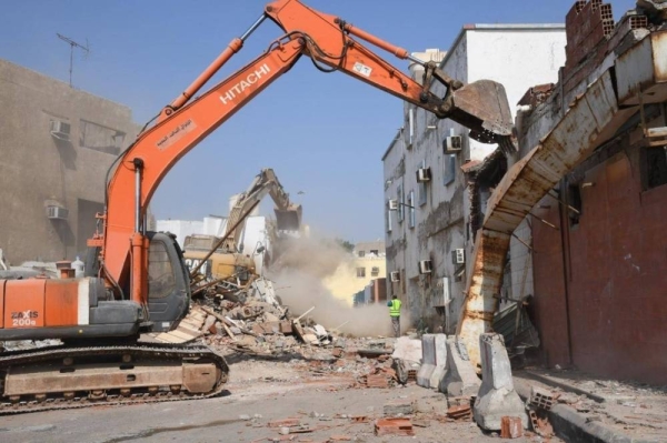 The Committee for the Random Neighborhoods in Jeddah Governorate stated that with the start of the removal of Montazahat neighborhood, the number of neighborhoods that have so far razed or are being removed reached 29 out of the total 32 neighborhoods. 