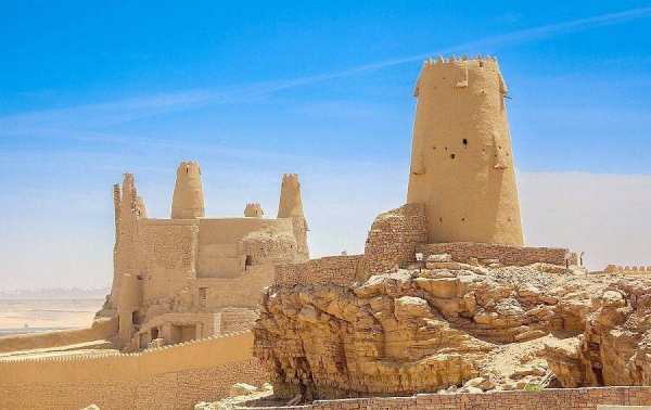 The archaeological Marid Castle is located in the old city in Dumat Al-Jandal and overlooks the city from the highest hill with an altitude of 620 meters above sea level and is considered among the top archaeological and historical sites in Al-Jouf Region.
