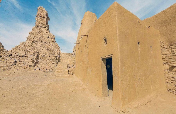 The archaeological Marid Castle is located in the old city in Dumat Al-Jandal and overlooks the city from the highest hill with an altitude of 620 meters above sea level and is considered among the top archaeological and historical sites in Al-Jouf Region.
