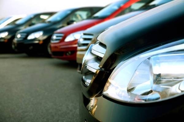 The General Directorate of Traffic (Muroor) confirmed that the residents returning to Saudi Arabia with a new visa have the right to replace their driving license with their new Iqama number.