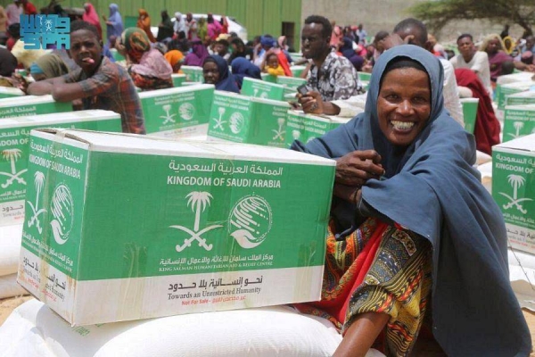 In the first phase of emergency relief in Somalia, KSrelief distributed 78,000 food baskets to the needy.